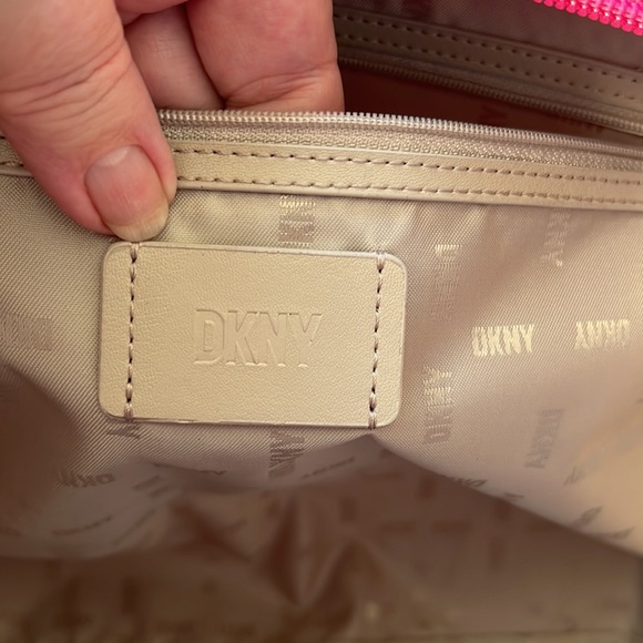 DONNA KARAN NY WAVERLY HUGE ZIP TOTE - Picture 9 of 11